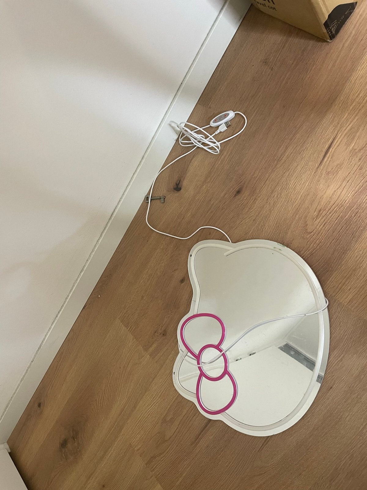 Hello Kitty spiegel met LED-verlichting, Ophalen, Minder dan 50 cm, Zo goed als nieuw, Minder dan 100 cm