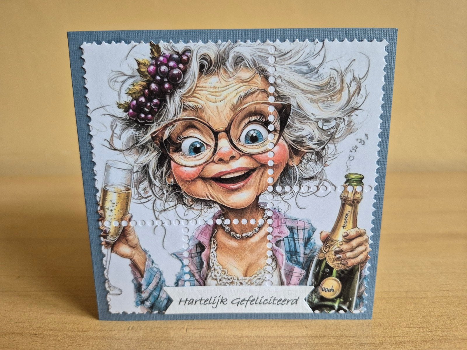 330a) zelfgemaakte kaart- postzegel ( gefeliciteerd), Ophalen of Verzenden, Nieuw, Overige thema's
