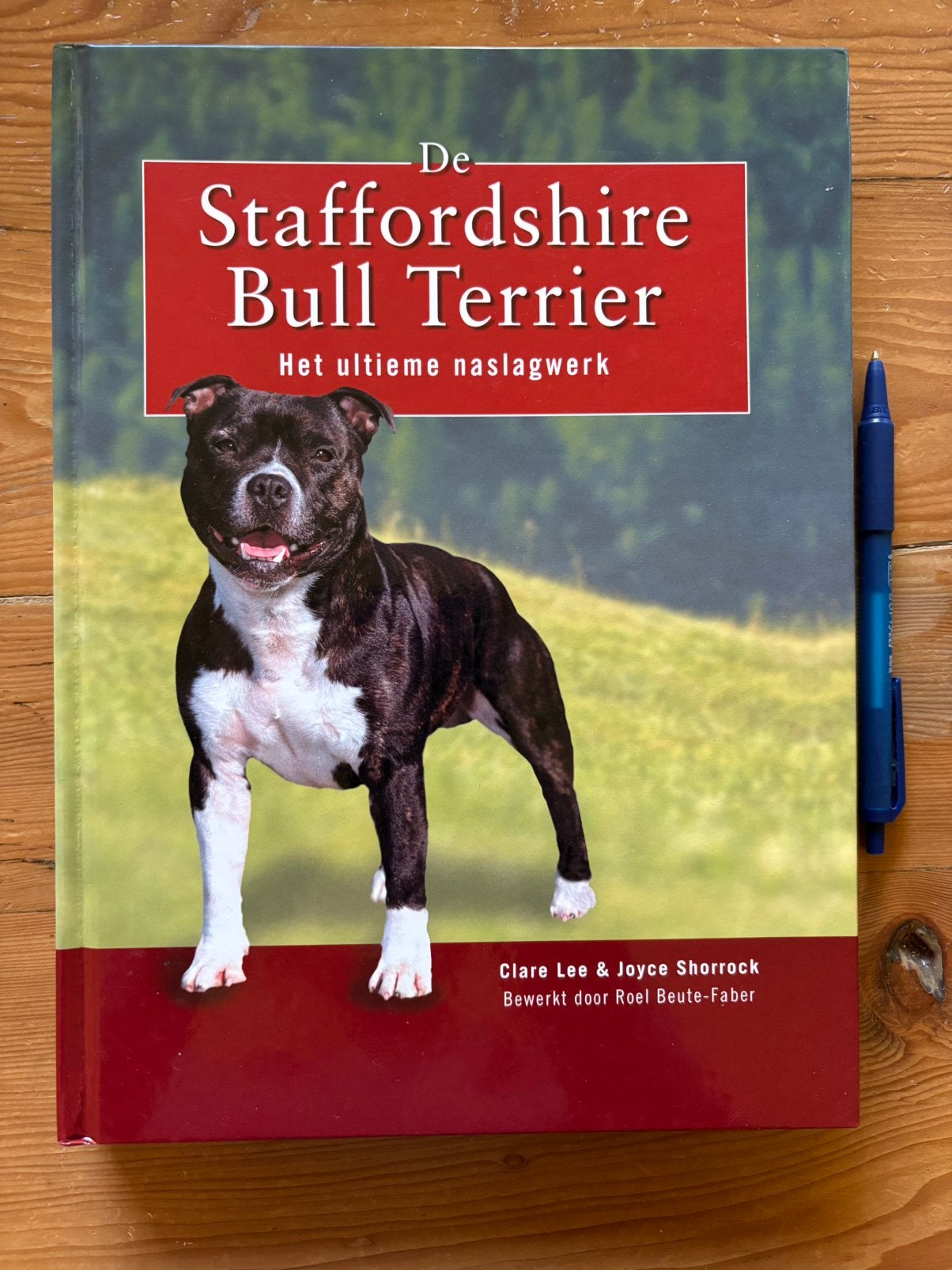 De Staffordshire Bull Terrier - Het ultieme naslagwerk, Ophalen of Verzenden, Zo goed als nieuw, Honden