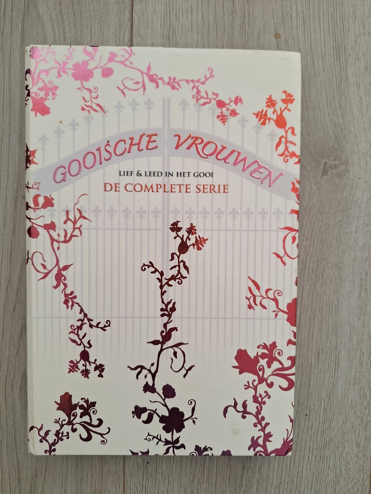 Gooische vrouwen de complete serie  In boekvorm 13 dvd box, Gebruikt, Komedie, Vanaf 12 jaar, Complete serie