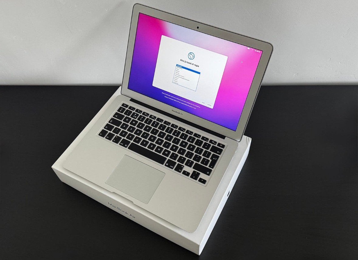 Apple Macbook Air, 13 inch, 128GB, silver early 2015, Computers en Software, Gebruikt, 2 tot 3 Ghz, Qwerty, 13 inch