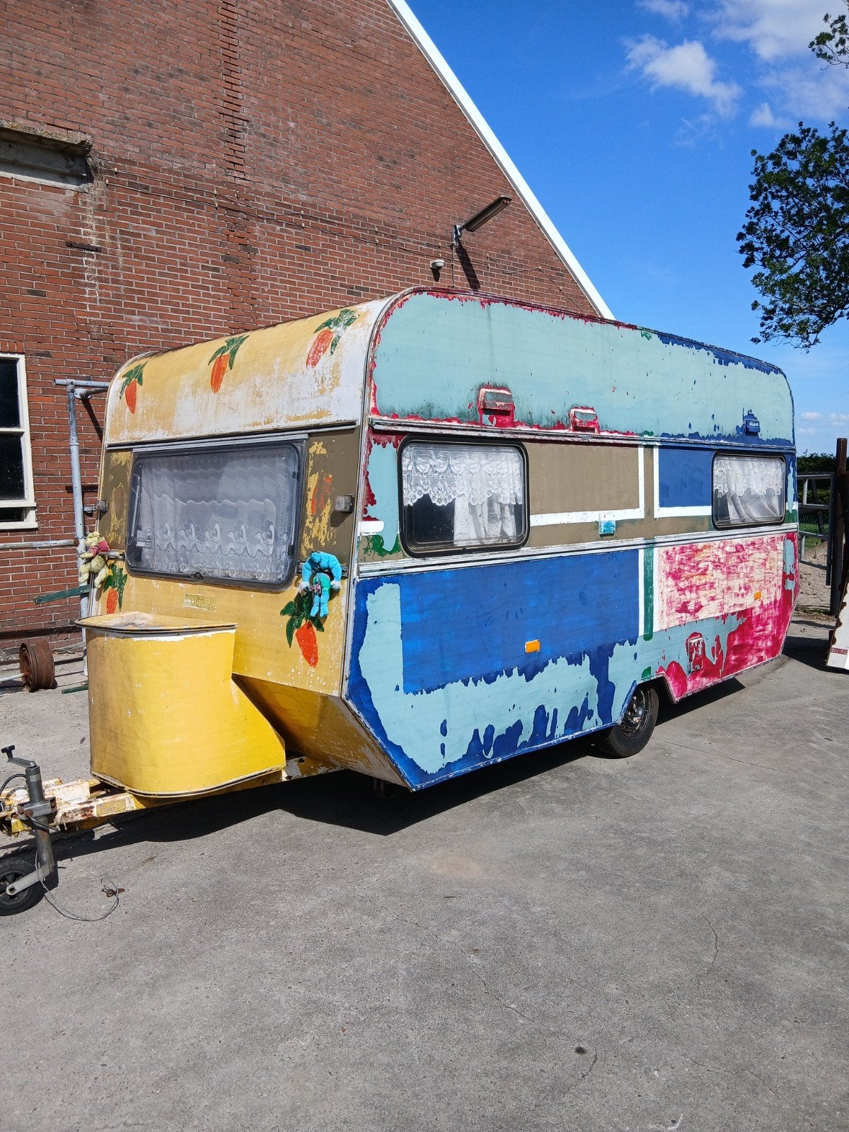 festival carvan, Drie personen of meer