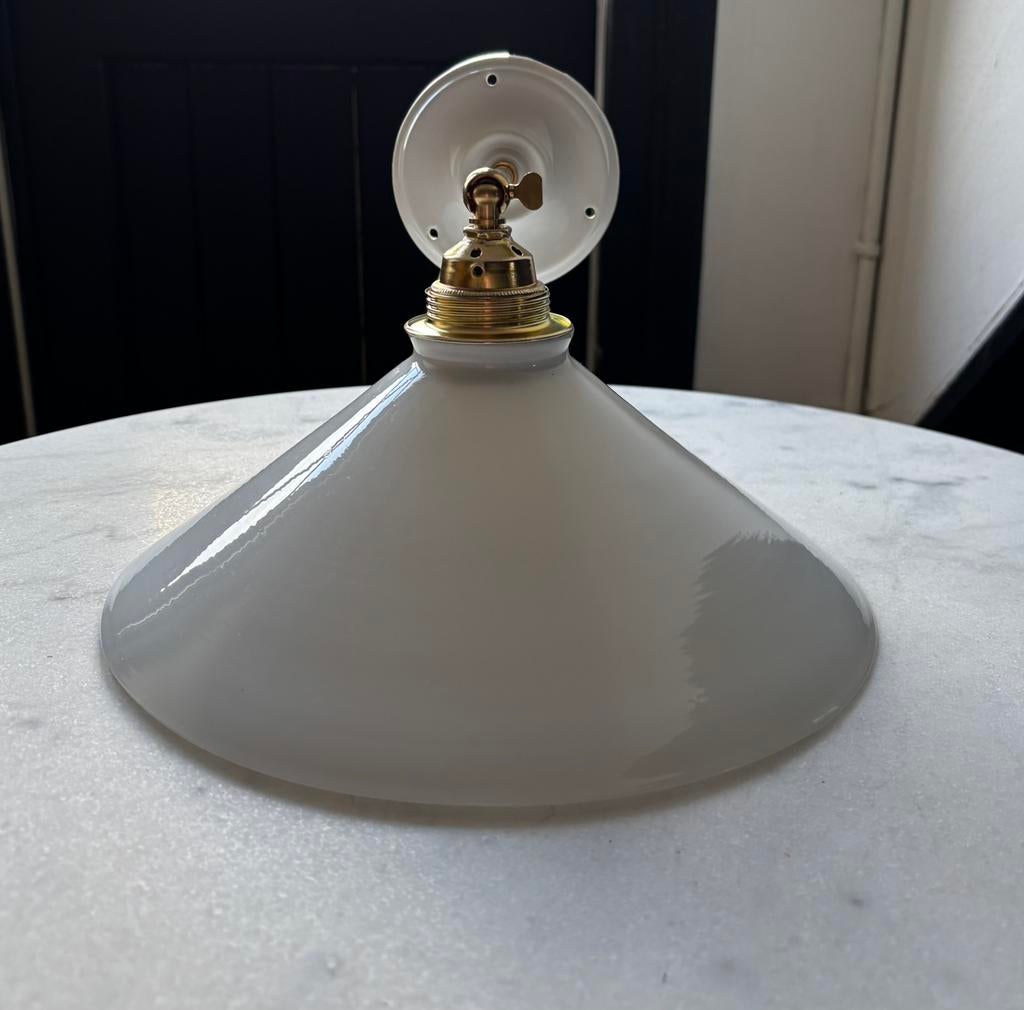Vintage driehoek Frans wit wandlamp keukenkap melkglas, Ophalen of Verzenden, Zo goed als nieuw, Glas