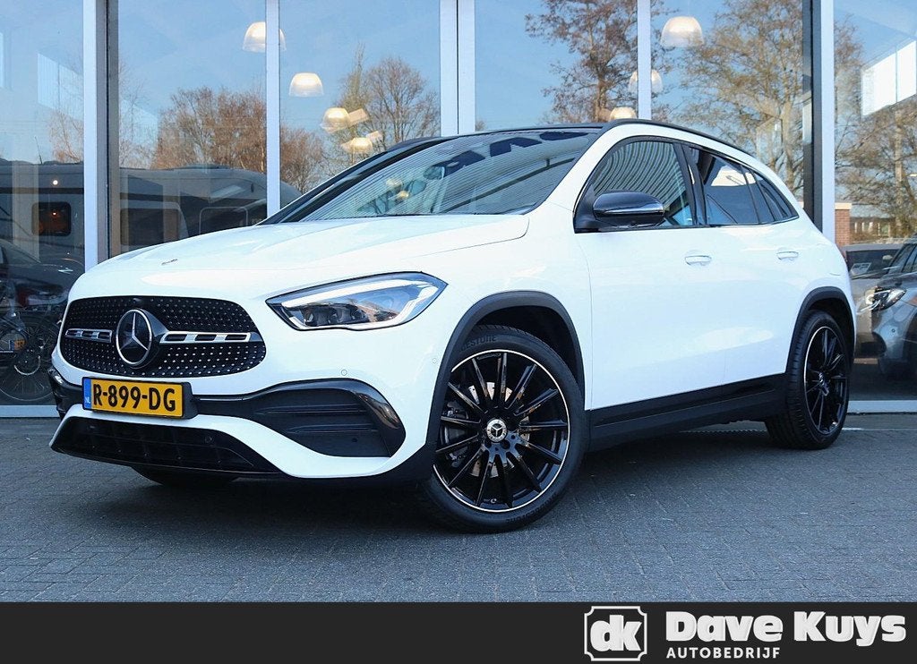 Mercedes-Benz GLA 180 AMG Line Panoramadak | Distronic | App, 12 maanden, Gebruikt, Euro 6, 4 cilinders