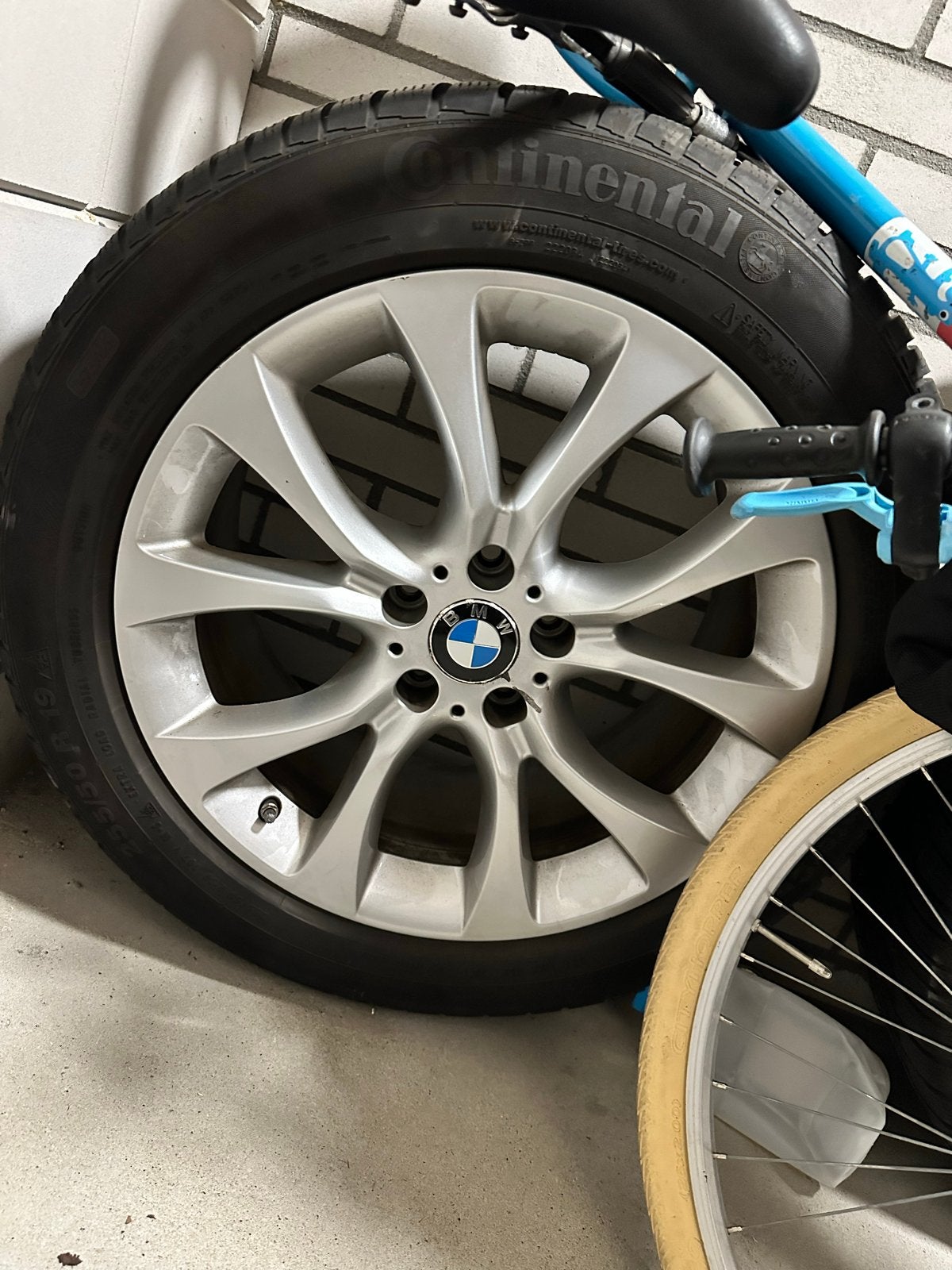 Continental winterbanden 255/50 R19 met BMW velgen, Ophalen of Verzenden, Gebruikt
