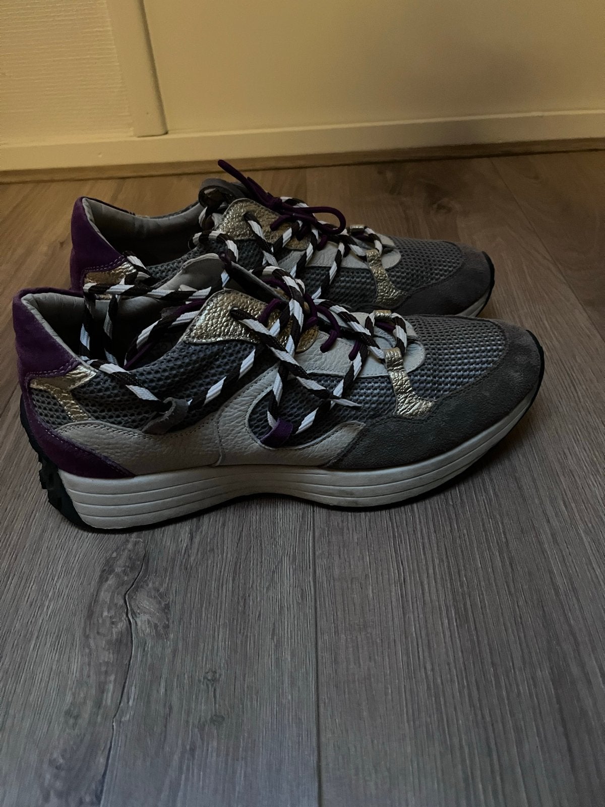 Sacha sneakers maat 40 - Weinig gedragen, Kleding | Dames, Schoenen, Ophalen of Verzenden, Gedragen, Grijs, Sneakers of Gympen