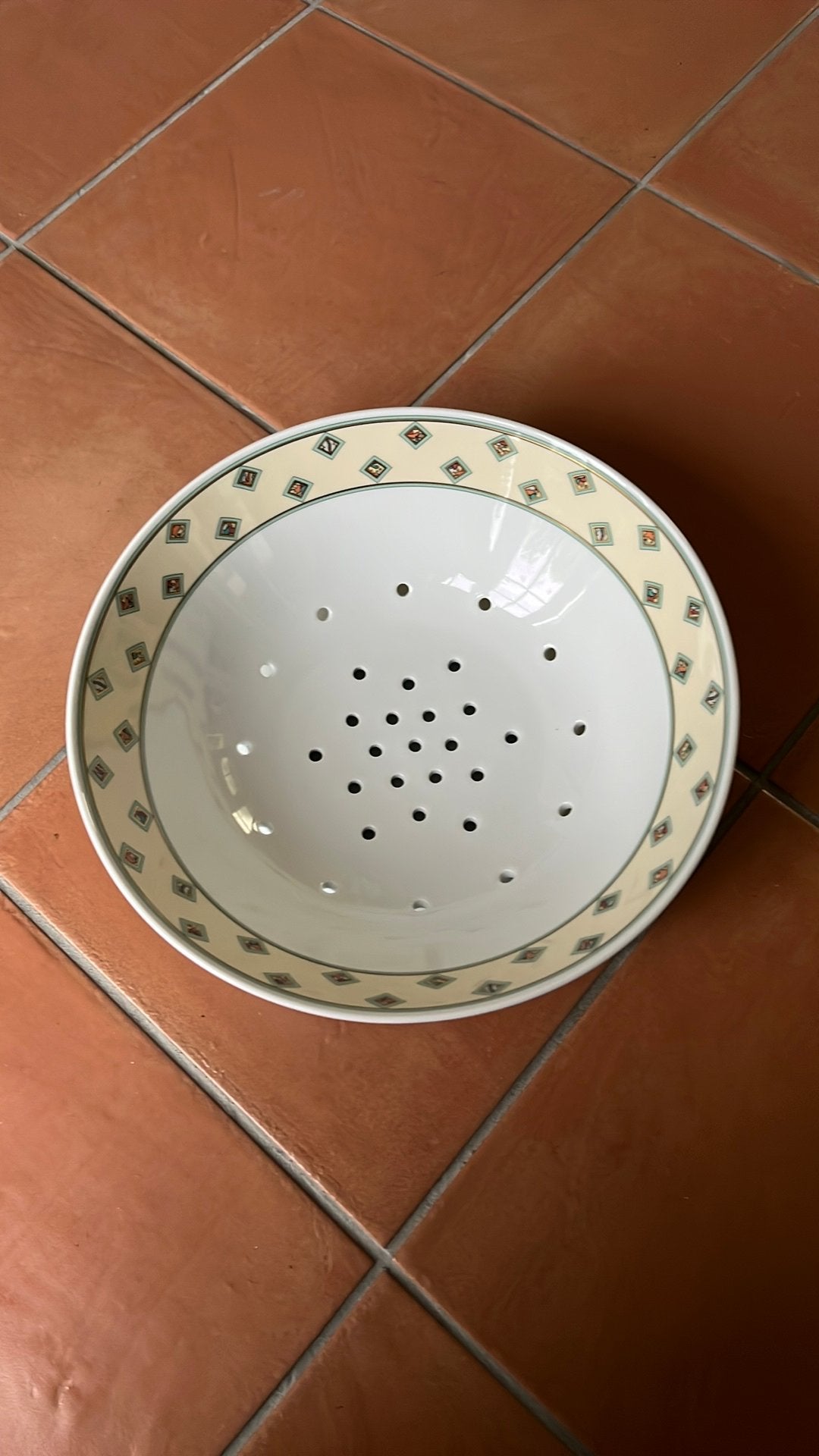 Käfer Vergiet met schaal set -  Porselein diameter 30 cm, Gebruikt, Keramiek, Ophalen of Verzenden, Schaal of Schalen