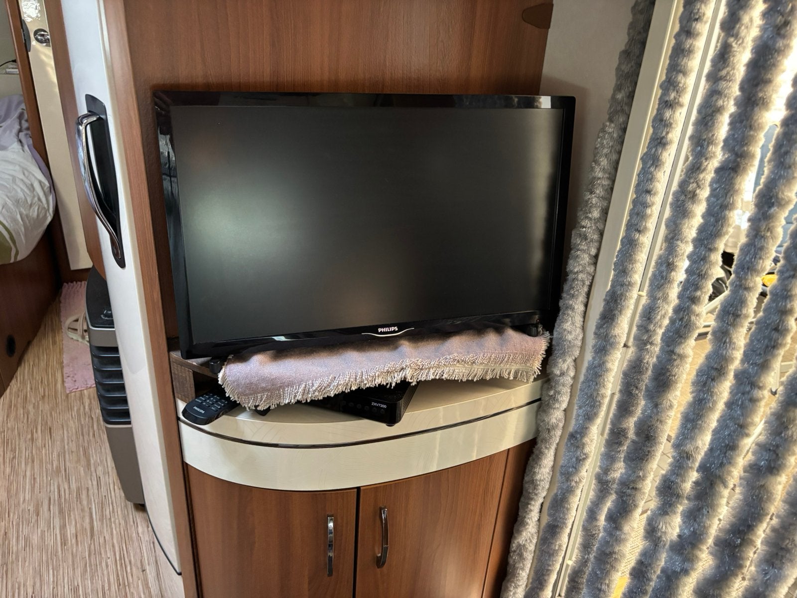Philips tv voor in de caravan, Ophalen, Zo goed als nieuw