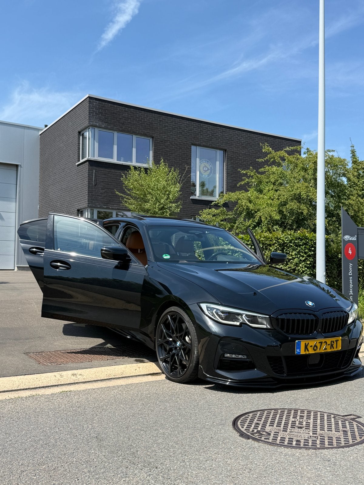 BMW 3-Serie 330e 292pk Aut 2020 Zwart M-pakket 20inch, Auto's, BMW, 1998 cc, Achterwielaandrijving, Zwart, Dealer onderhouden
