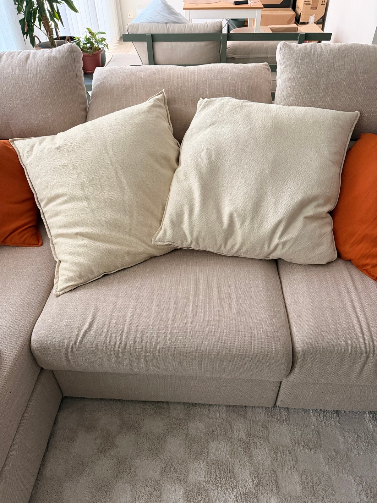 2x IKEA FJÄDRAR kussens met JOFRID hoezen 50x50cm, Ophalen, Inclusief binnenkussen, Beige, IKEA