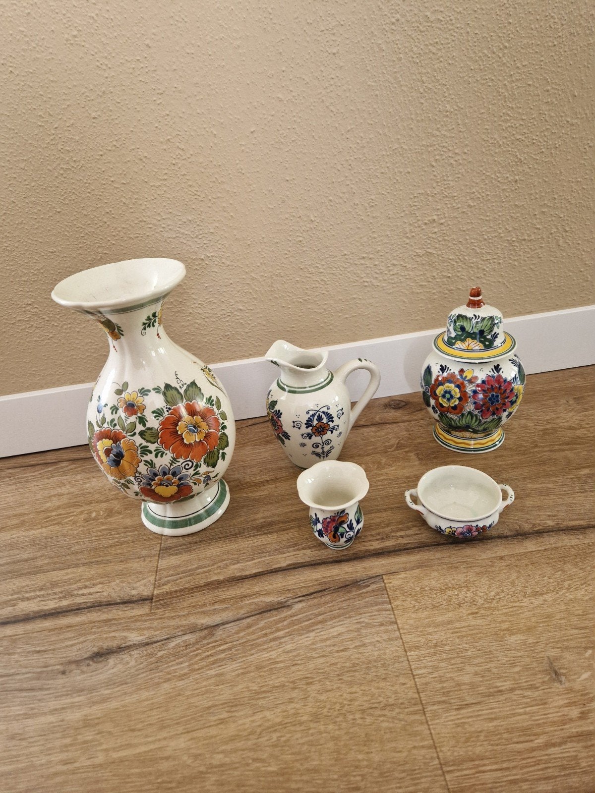 Royal Goedewaagen diverse polychroom
Grote vaas is 28 cm hoo, Ophalen of Verzenden
