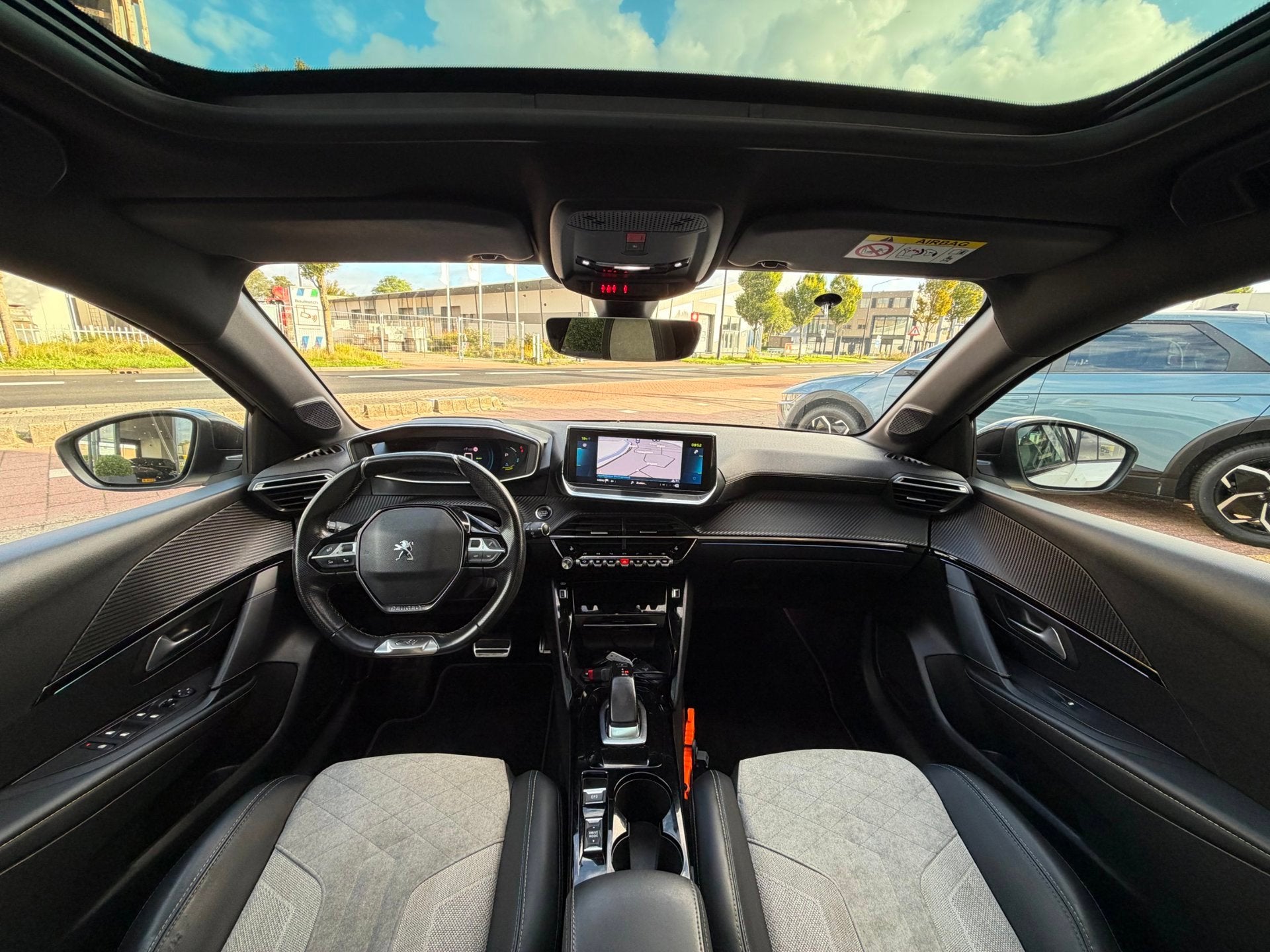 Peugeot E-208 EV GT 350 50 kWh Clima|Cruise|NAVI|CAM|PANORAM, Auto's, 136 pk, Gebruikt, Wit, Origineel Nederlands