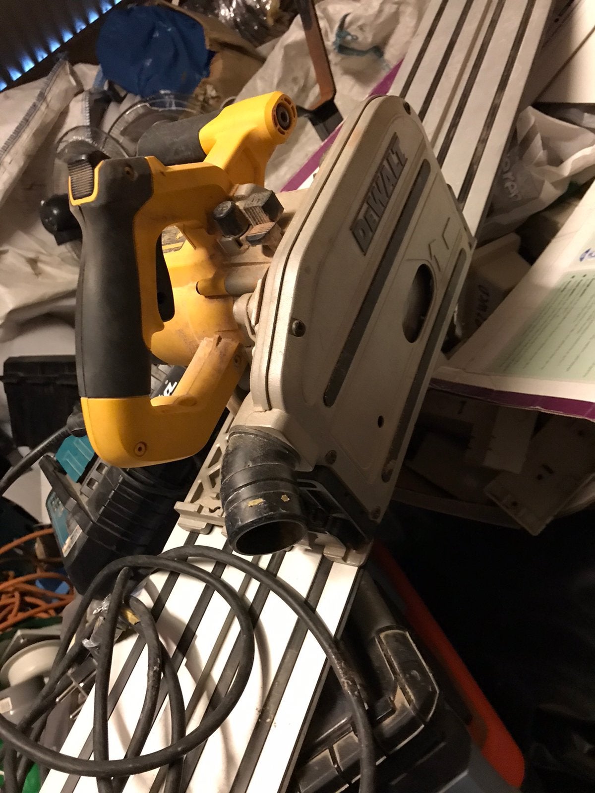 Dewalt Dws 520 invalzaag met geleider, Doe-het-zelf en Verbouw, Invalzaag, Ophalen of Verzenden, Zo goed als nieuw, 30 tot 70 mm