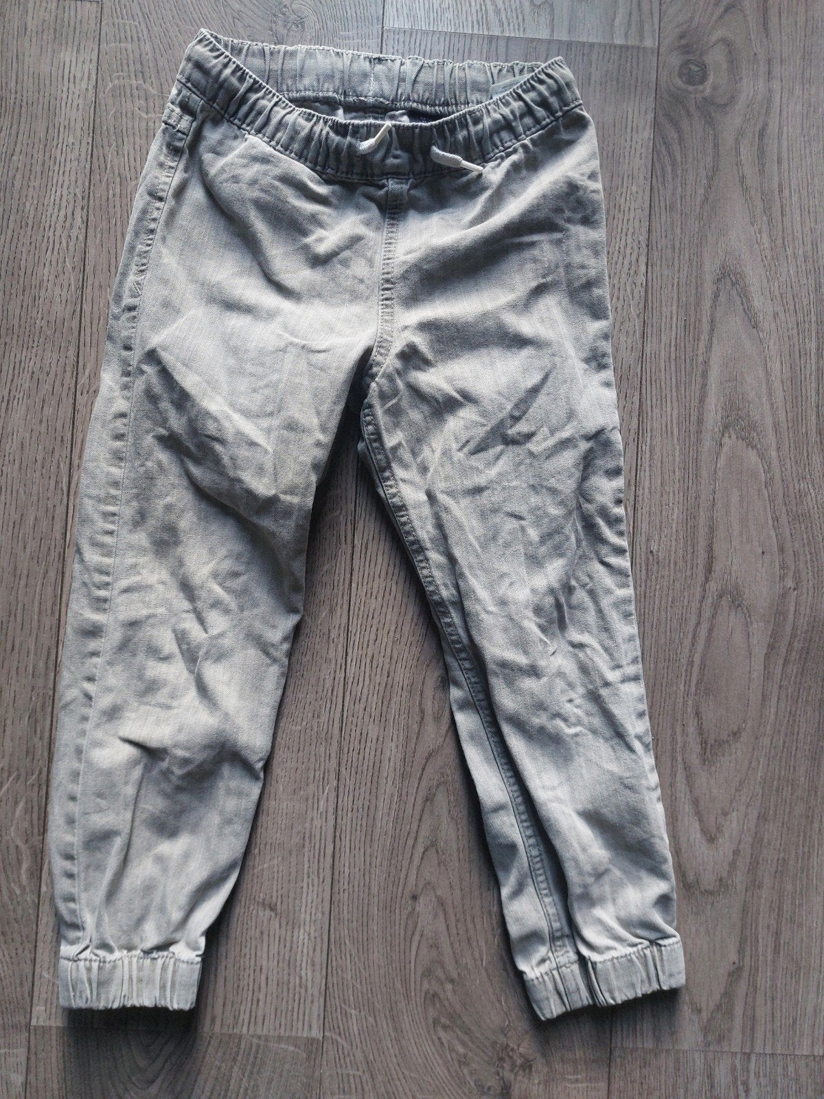 Grijze denim jogger maat 116, Kinderen en Baby's, Kinderkleding | Maat 116, Broek, Gebruikt, Jongen of Meisje, H&M