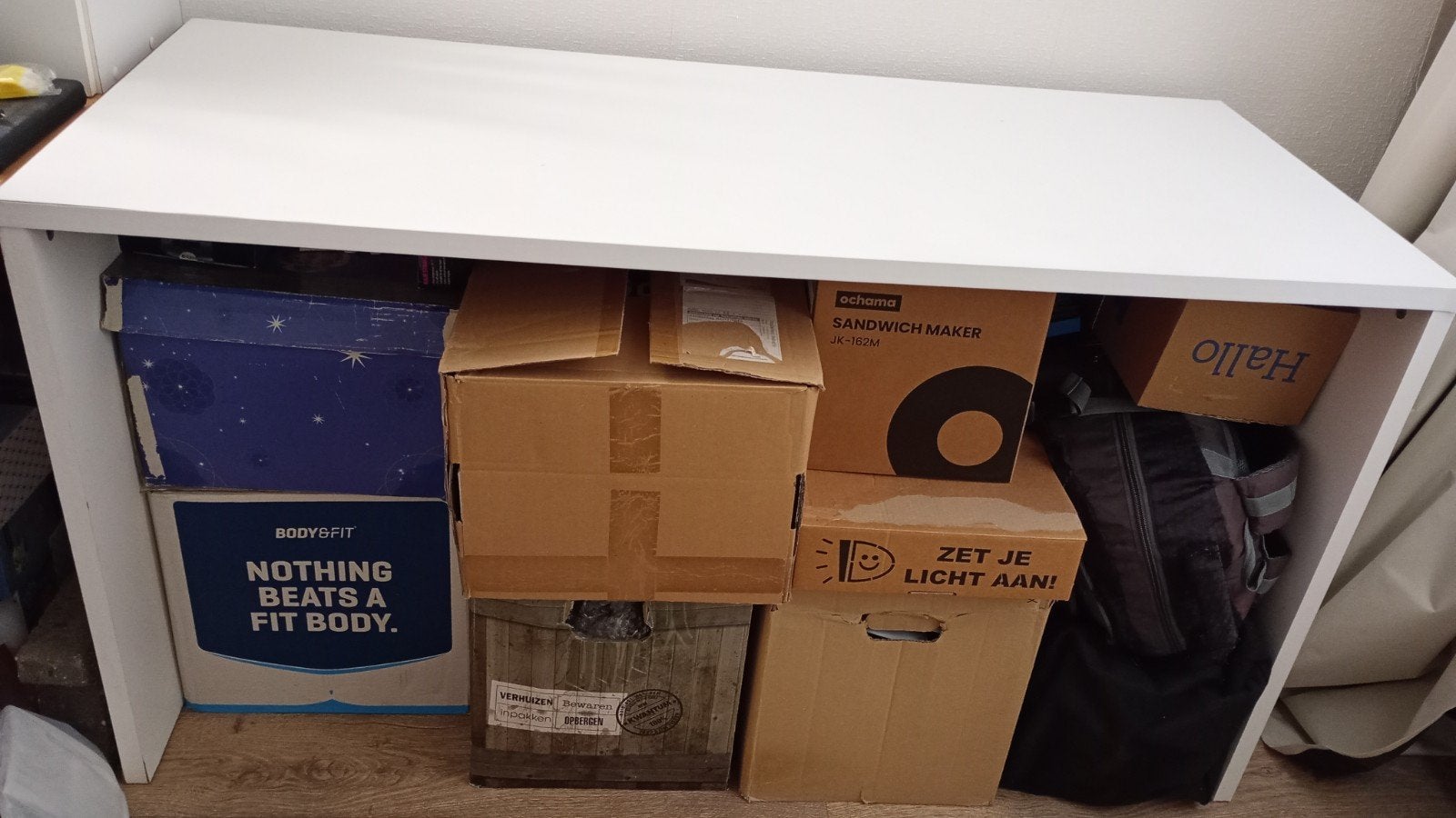IKEA bureau - gratis af te halen, Huis en Inrichting, Bureaus, Ophalen