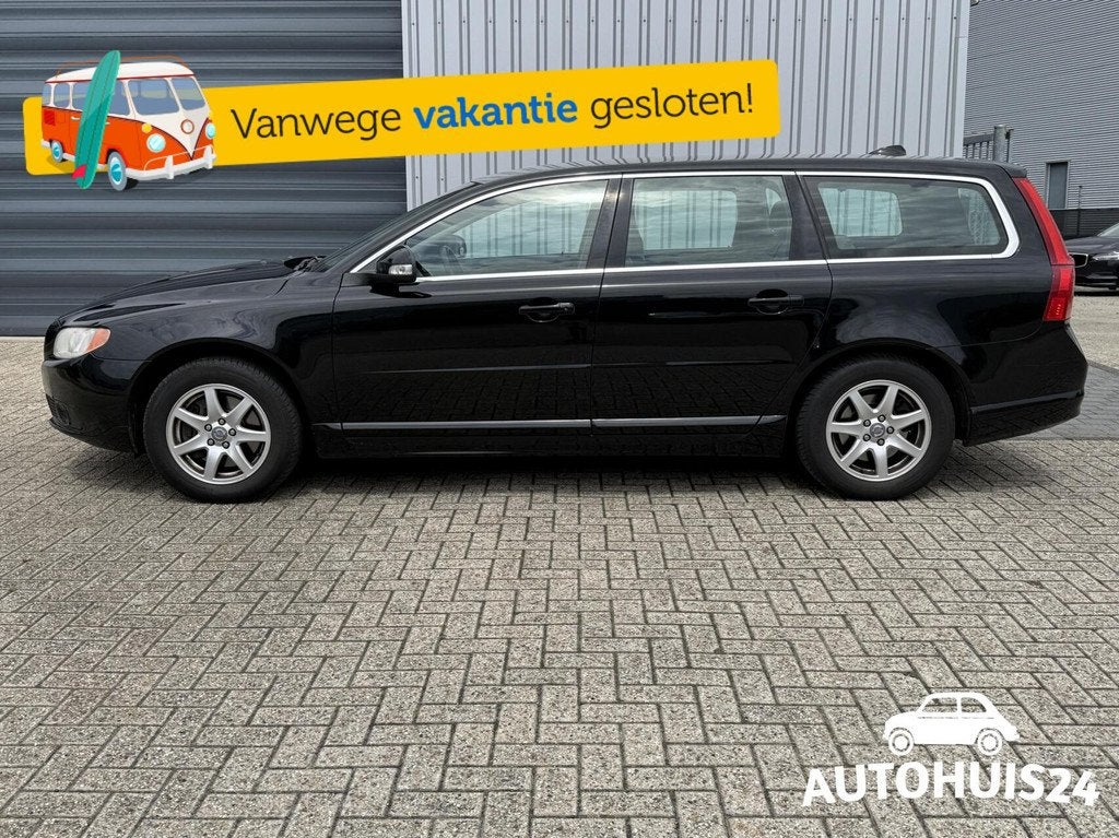 Volvo V70 2.0 D3 Momentum LEDER|TREKHAAK|NAVI NWE RIEM, Auto's, Volvo, Voorwielaandrijving, Euro 5, Gebruikt, Zwart