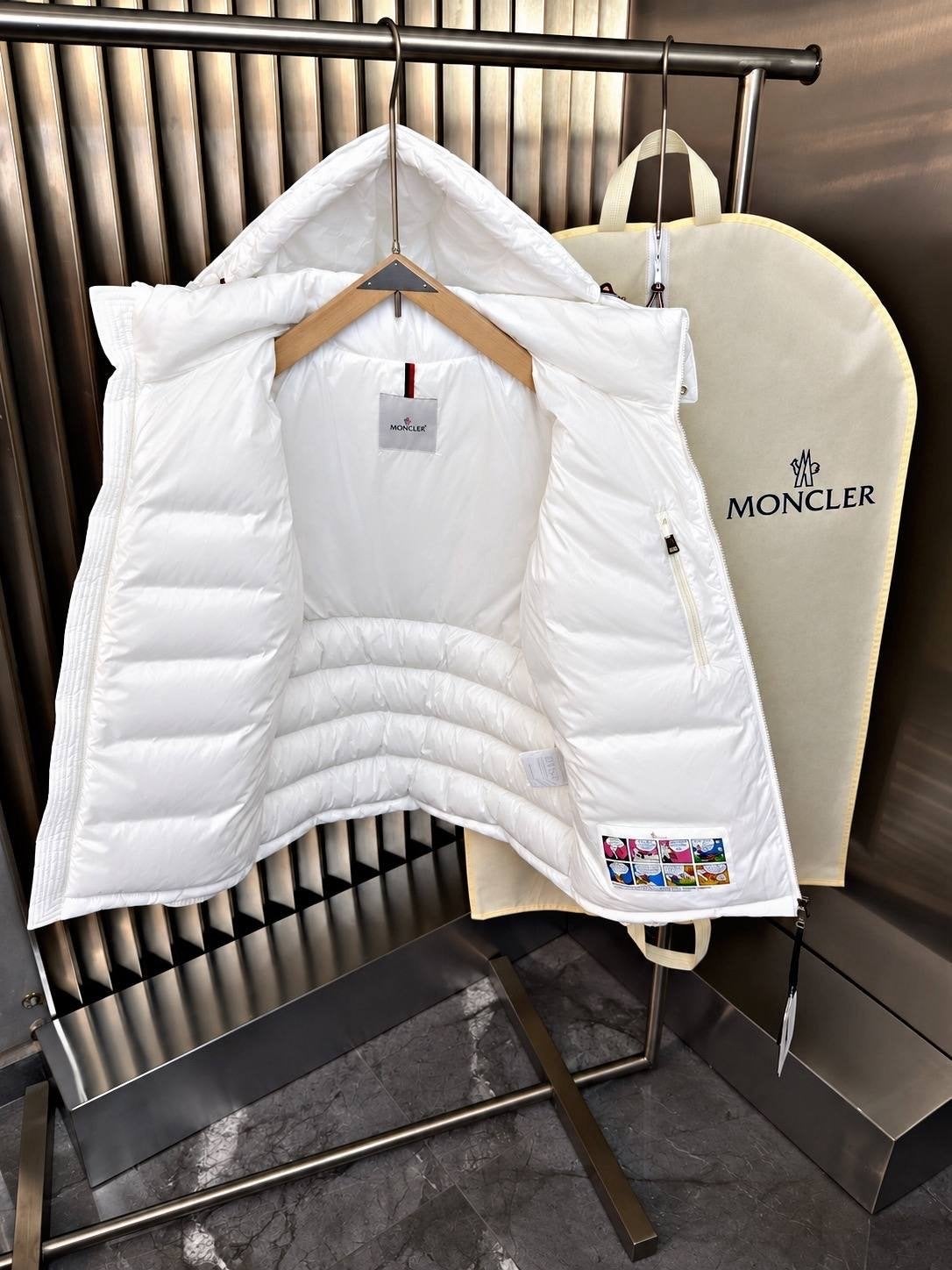 Moncler Puffer Jacket met NFC tag - Perfect voor de koude da, Ophalen, Nieuw, Overige maten, Wit