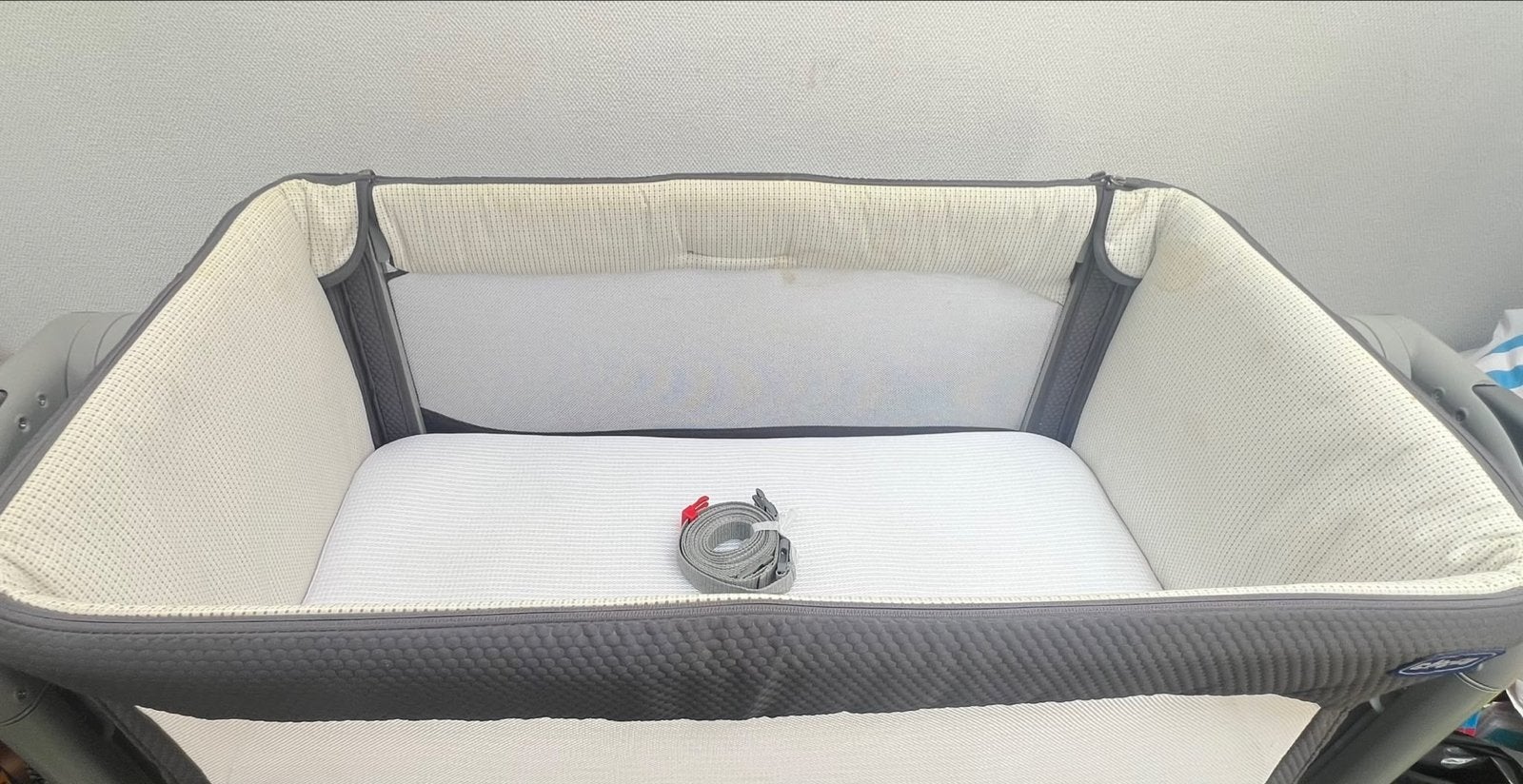 Chicco Next2Me co-sleeper wieg - met kleine vlekjes, Kinderen en Baby's, Ophalen, Gebruikt, Wieg