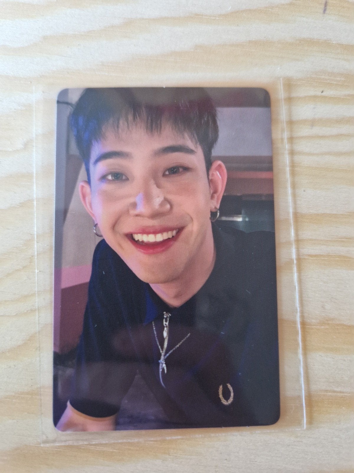 Kpop - The Rose Red Dojoon OOP Photocard, Verzenden, 1980 tot heden, Zo goed als nieuw, Overige onderwerpen