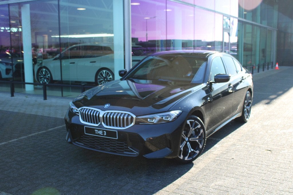 BMW 3 Serie 330e M Sport Automaat / Schuif-kanteldak / Trekh, Auto's, BMW, Automaat, 1998 cc, Achterwielaandrijving, Zwart