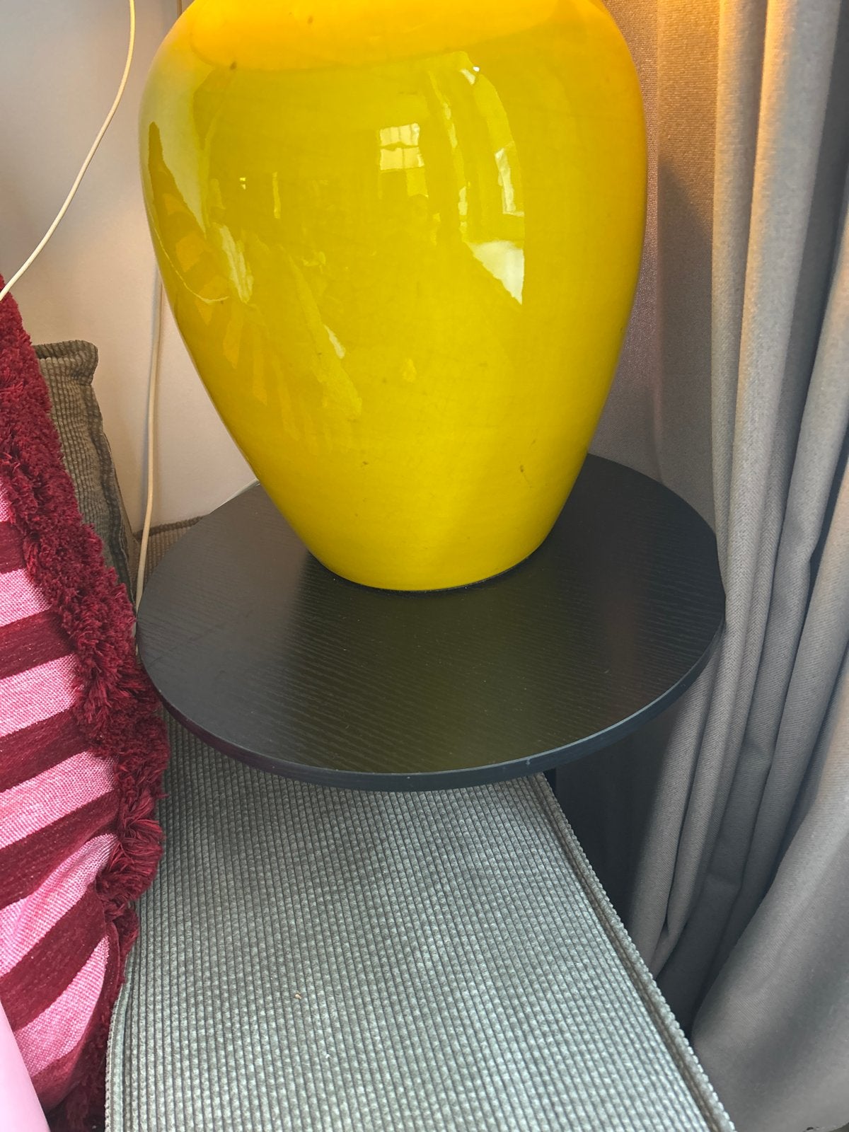 Zwarte ronde bijzettafel met houten blad en metalen poot, Ophalen, Gebruikt, Rond, Hout