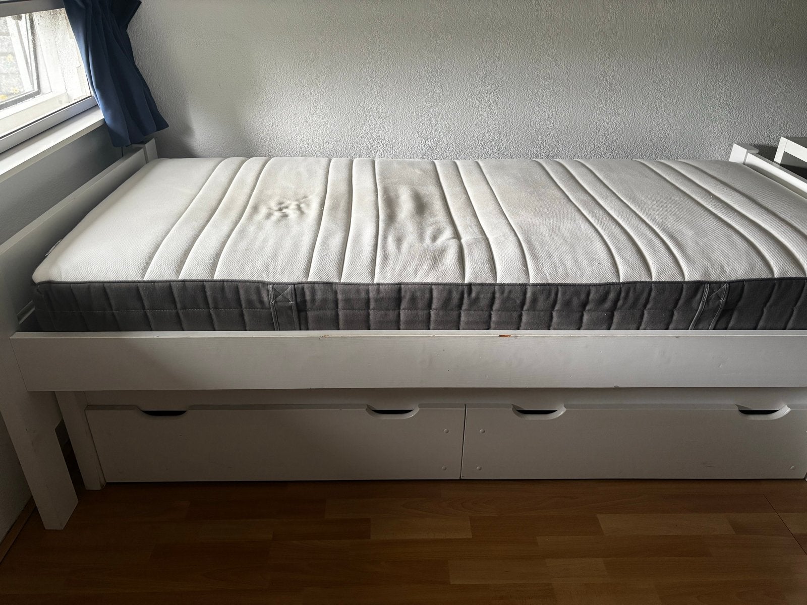 Wit uitschuifbed met 2 lades en 2 matrassen COMPLEET!, Huis en Inrichting, Slaapkamer | Bedden, Ophalen, Gebruikt, 90 cm, Eenpersoons