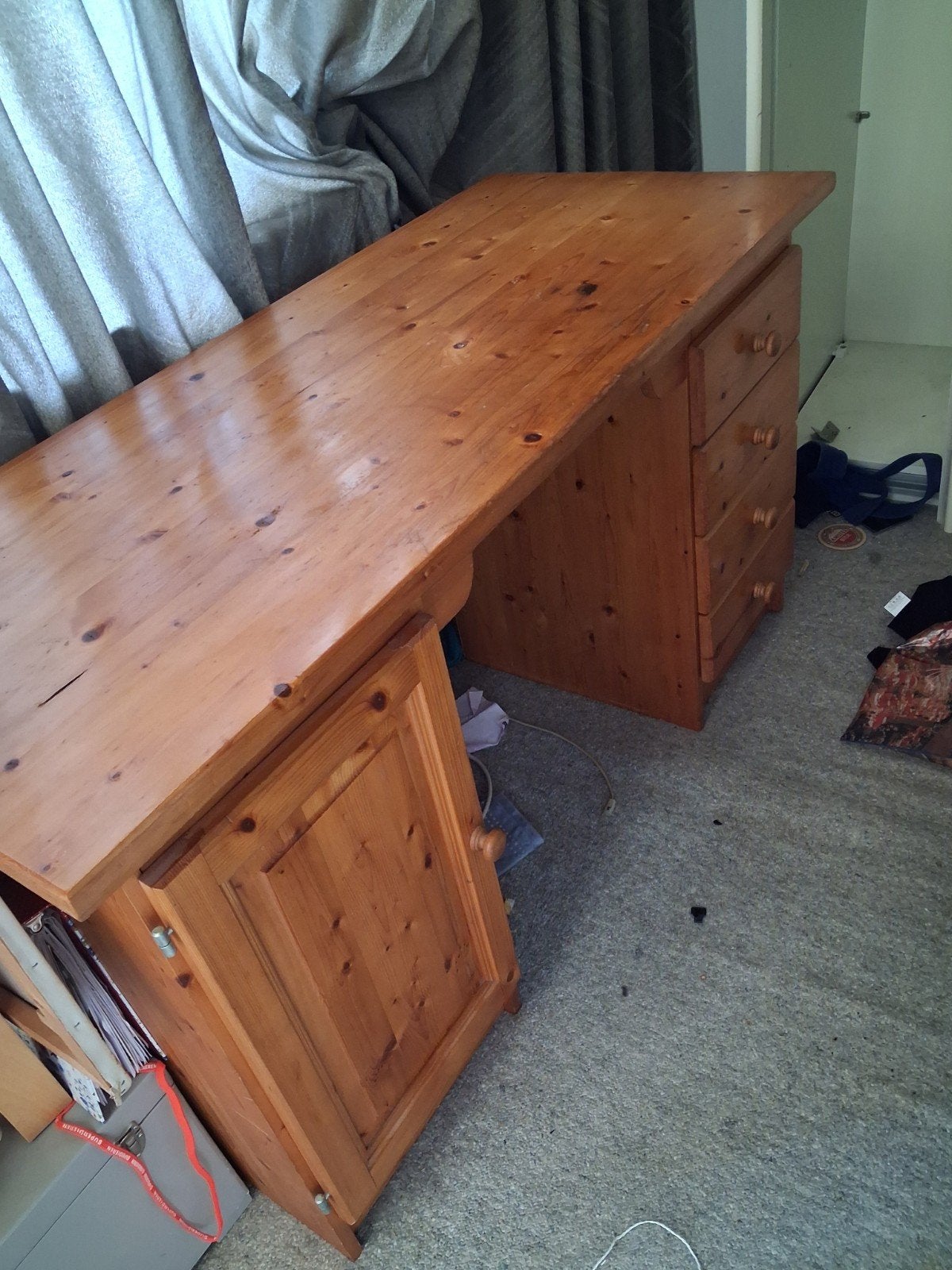 Grenen bureau met deur en 4 laden - 135x75x58 cm, Ophalen