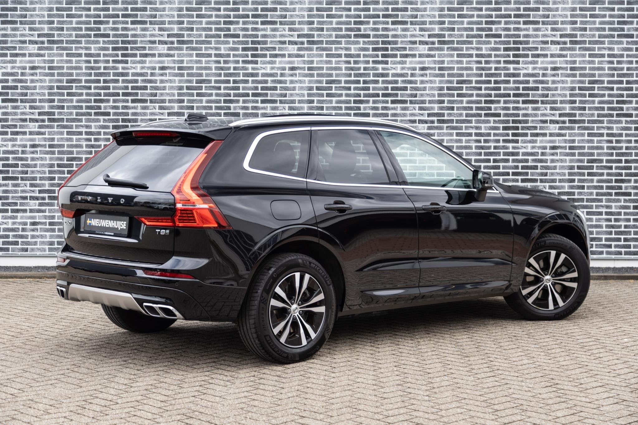Volvo XC60 2.0 T8 Twin Engine AWD Momentum Pro | Plug-in Hyb, Auto's, Gebruikt, Euro 6, 4 cilinders, Zwart