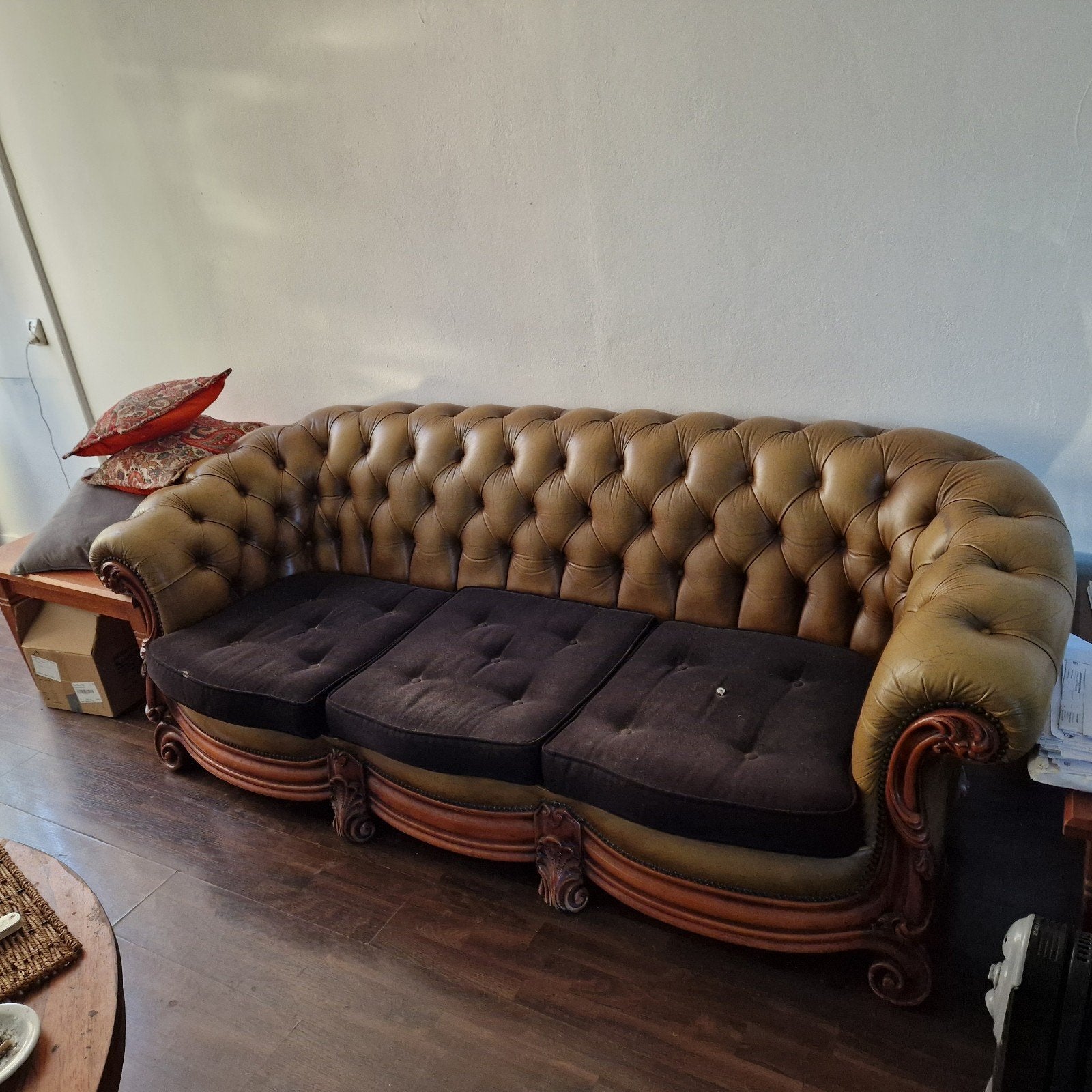 Vintage Chesterfield Bank - Cognac Leer met Houten Details, Ophalen of Verzenden