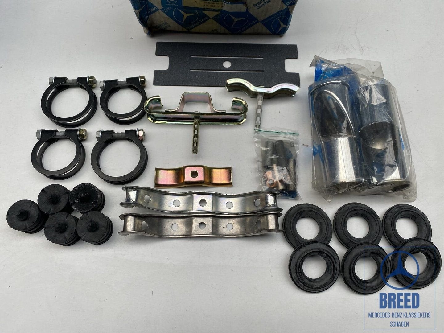 NOS montageset uitlaat voor Mercedes-Benz W116 S-Klasse, -, Nieuw, Ophalen of Verzenden, -