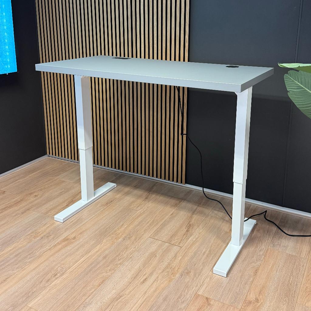 Elektrisch design zit-sta bureau linoleum blad, nieuwstaat!, Ophalen of Verzenden, Elektrisch, Zo goed als nieuw