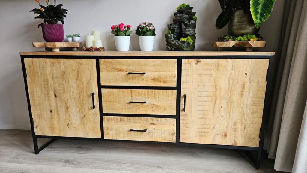 Prachtig mango houten dressoir!, Met deur(en), 150 tot 200 cm, Zo goed als nieuw, 25 tot 50 cm