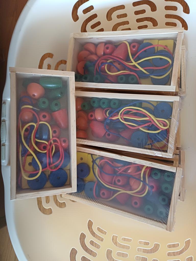 Gratis 10 kistjes kralen, hout, Ophalen