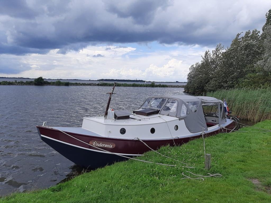 Te koop goed onderhouden stoere Blomvlet met kajuit., Watersport en Boten, Motorboten en Motorjachten, Gebruikt, Diesel, Toilet
