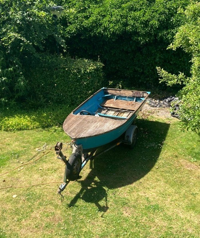 Kleine boot met trailer - 4m lang, 2m breed, Ophalen, Gebruikt