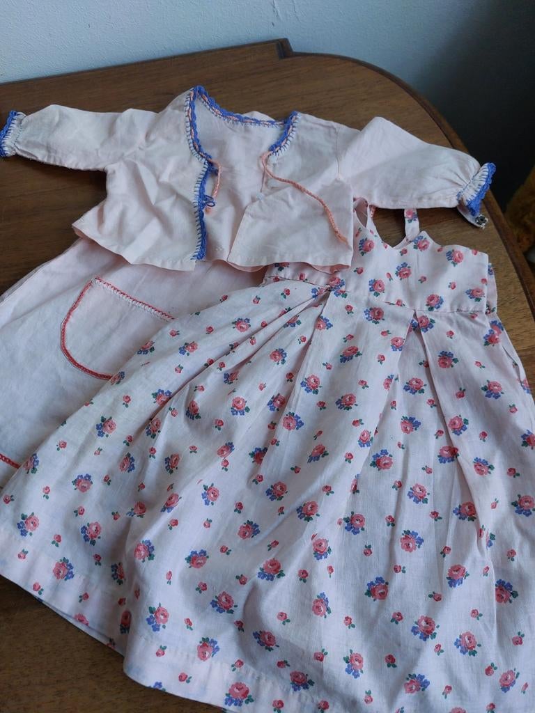 Oude poppenkleertjes, Verzenden