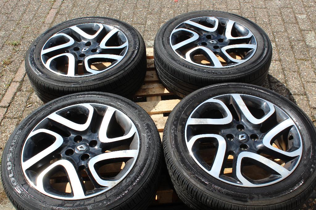 Renault (Captur) Lichtmetalen velgen 17" met banden en sens., Auto-onderdelen, Ophalen, Gebruikt, 17 inch, 205 mm