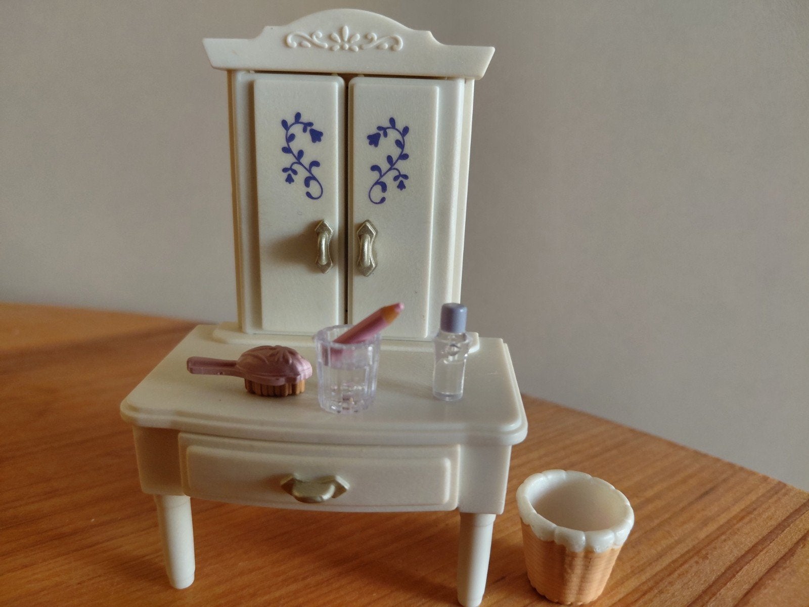 Sylvanian Families vintage witte toilettafel/spiegelkast, Ophalen of Verzenden, Zo goed als nieuw, Poppenhuis