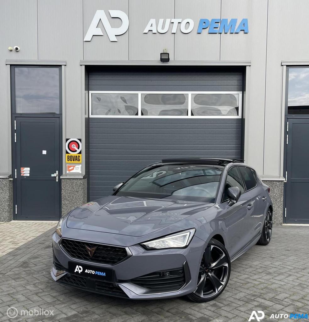 Cupra Leon 1.4 e-Hybrid 204PK Pano Leder Keyl Vol, Auto's, Cupra, 77 km/l, Gebruikt, 4 cilinders, Parkeerassistent