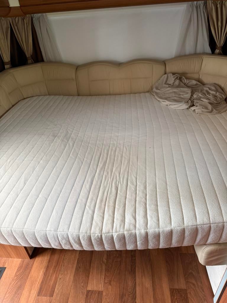 Matras voor dethleffs queensbed, Ophalen, Zo goed als nieuw