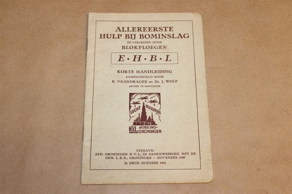 Allereerste hulp bij bominslag - Luchtbescherming 1941 !!, Ophalen of Verzenden, Zo goed als nieuw