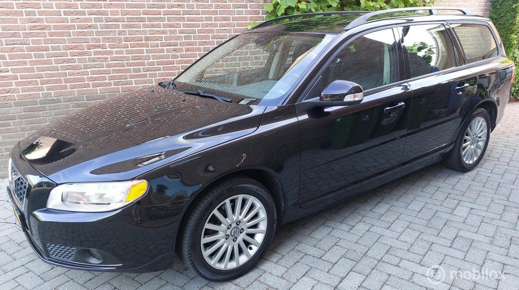Volvo V70 2.5 Turbo 2008 Dealer onderh.200PK/Trekhaak/Leder, Auto's, Volvo, Voorwielaandrijving, Handgeschakeld, 93 €/maand, Euro 4