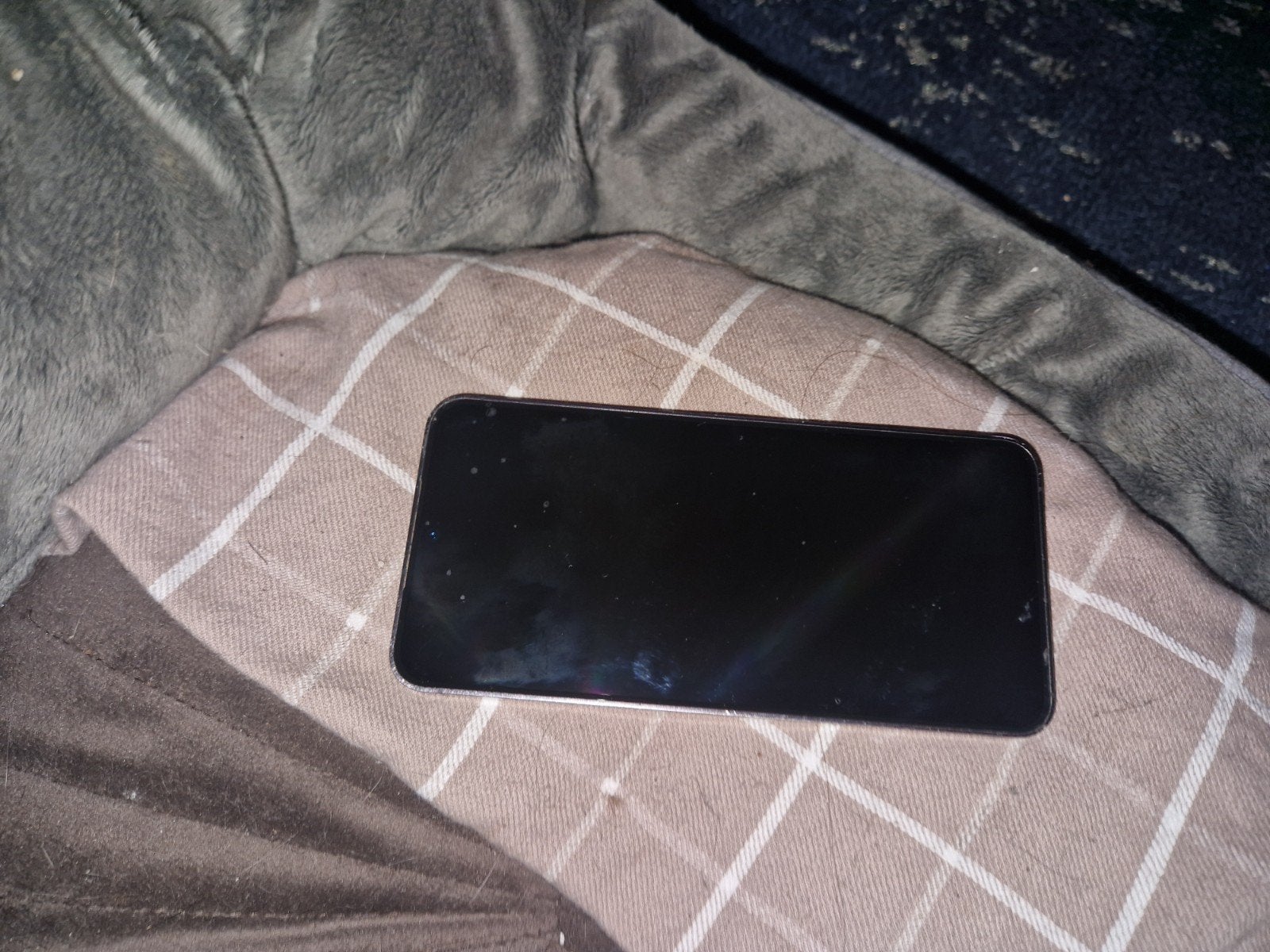 Samsung S24 met barst achterkant, werkt perfect, Telecommunicatie, Mobiele telefoons | Samsung, Ophalen, Gebruikt, Galaxy S24