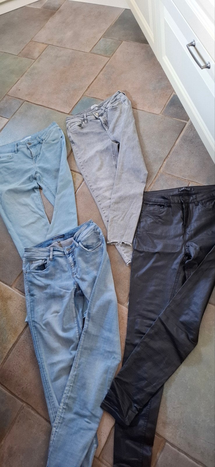 Diverse jeans: lichtblauw, grijs en zwart (nepleer), Ophalen, Overige kleuren, Overige jeansmaten, Diverse