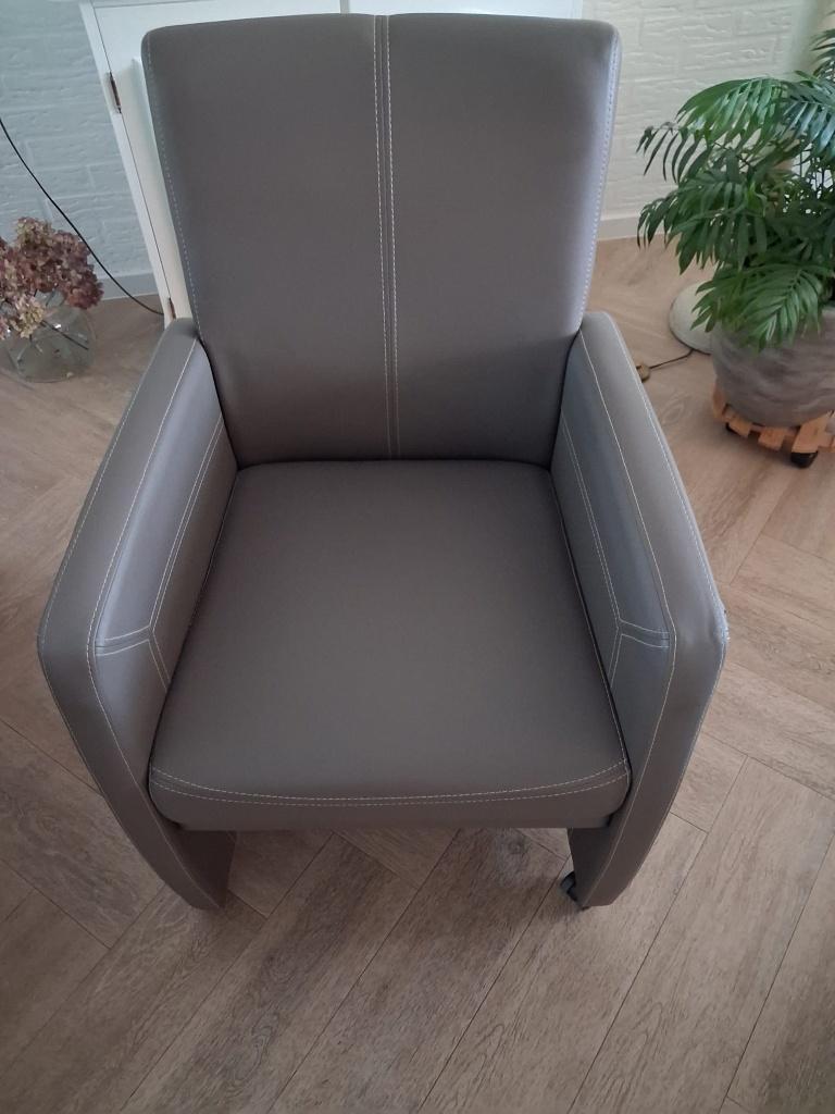 4 comfortable Eetkamer stoelen /Fauteuils Te koop, Ophalen, Overige materialen, Gebruikt, Vier