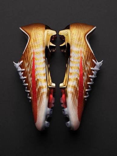 Nike Mercurial CR7 Gold Scorpion, Maat XS of kleiner, Schoenen, Nieuw, Ophalen of Verzenden