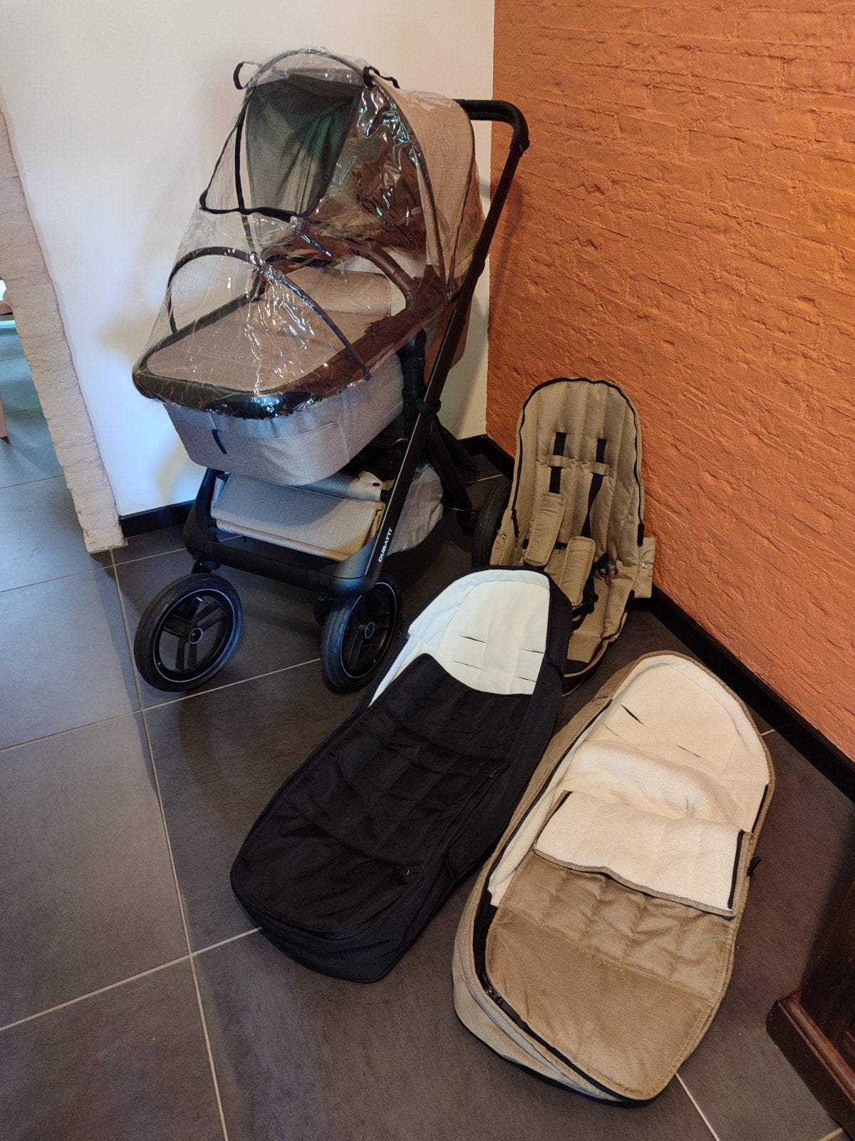 Dubatti One E5 taupe 2 in 1 reiswieg/ buggy met accessoires, Kinderen en Baby's, Kinderwagens en Combinaties, Combiwagen, Ophalen