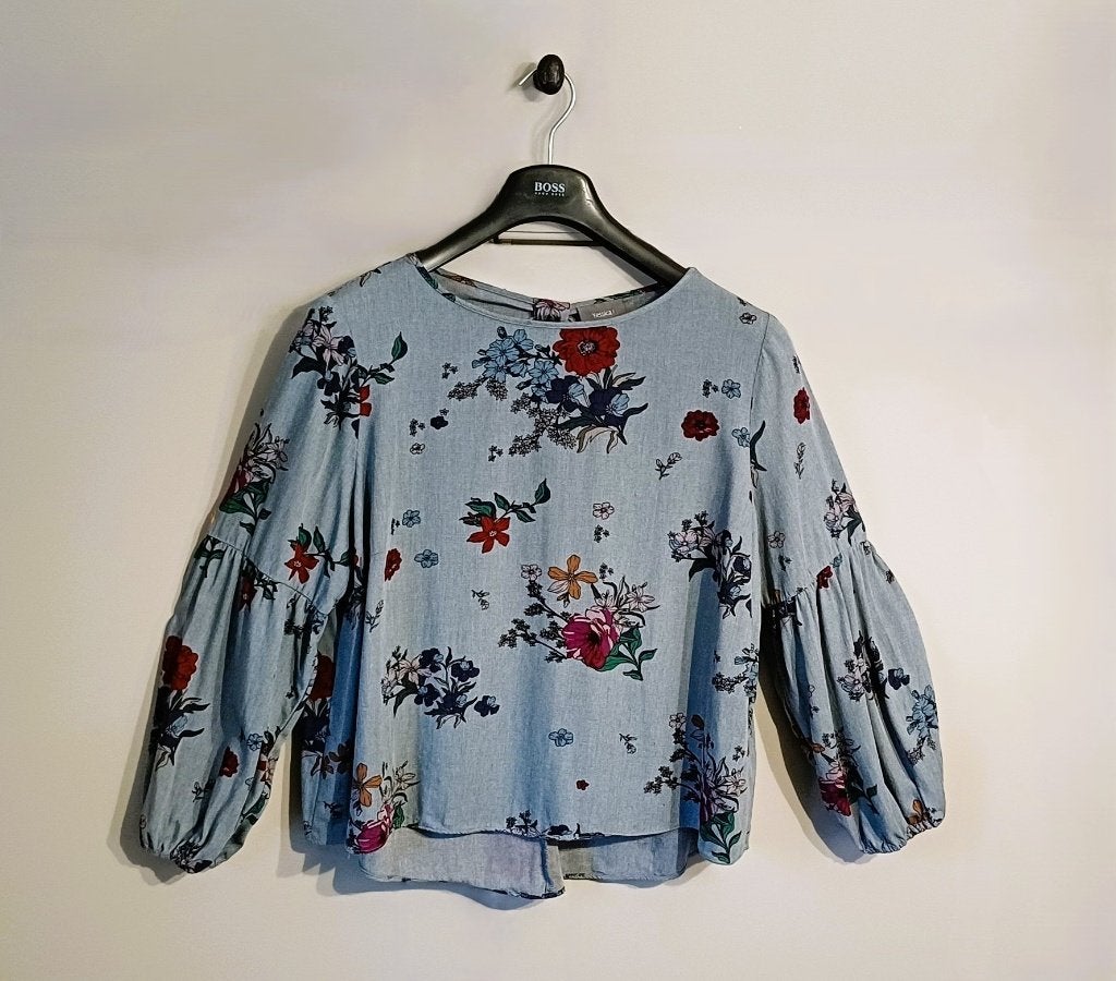 Jeans blouse met bloemen print, Kleding | Dames, Verzenden, Zo goed als nieuw, Maat 42/44 (L), Blauw