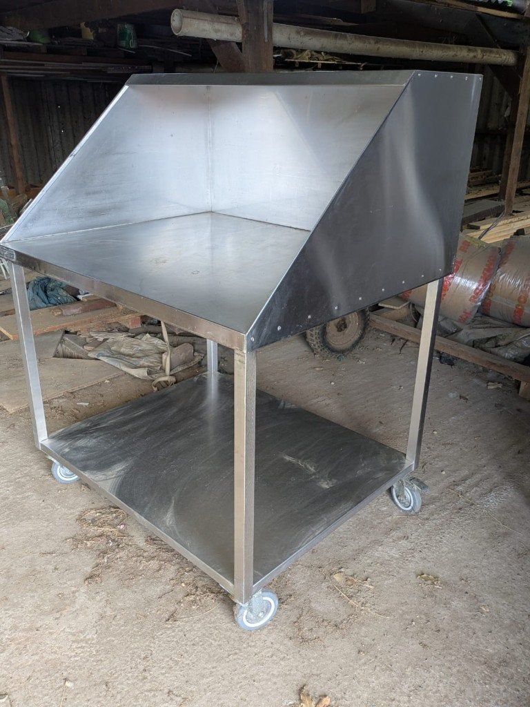 Grote inoxtafel op wielen -Br 1m10 - D 90cm en H1m40 - 500€, Ophalen, Overige materialen, Zo goed als nieuw, 75 cm of meer