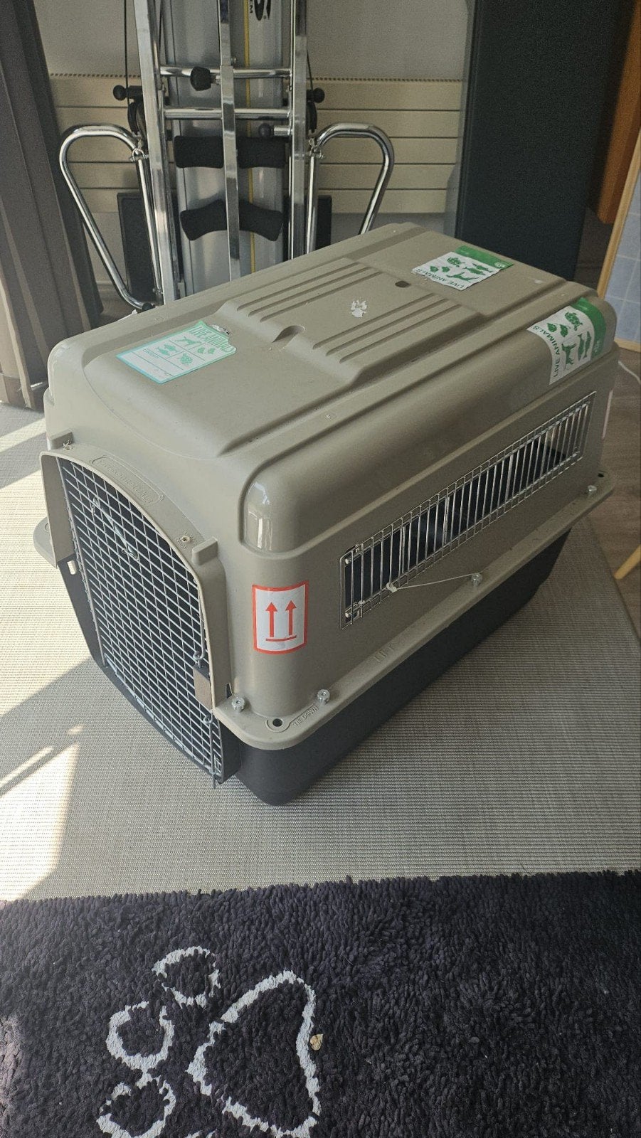 dog travel crate with feeding acessories, Ophalen, Zo goed als nieuw